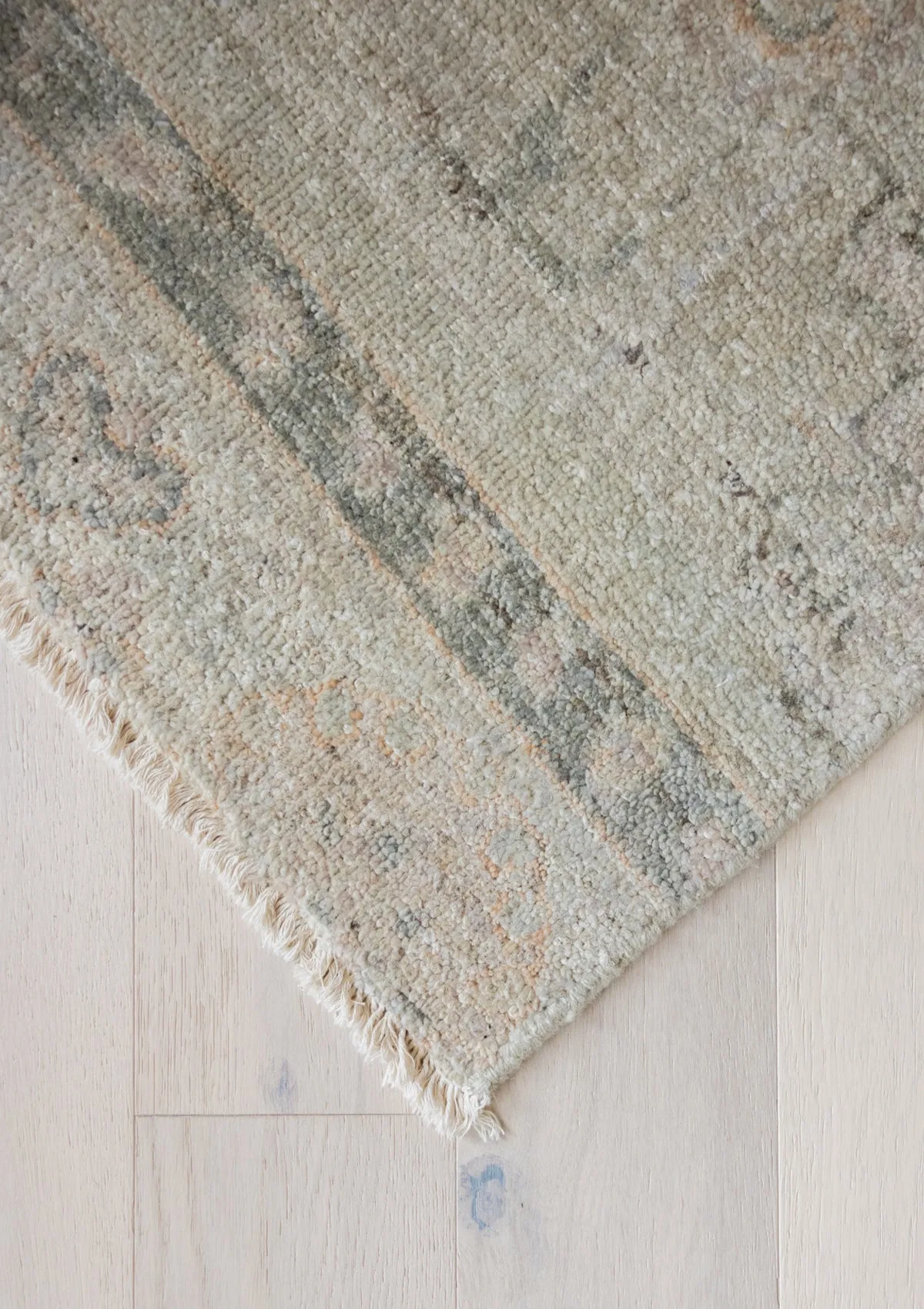 Khole Traditional Rug